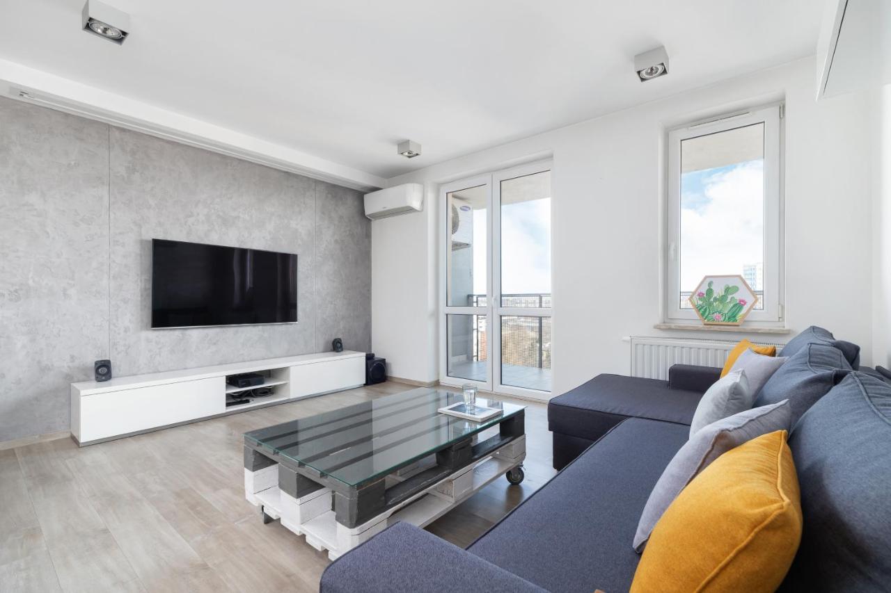 Avia Apartment Three Bedroom Two Balcony Ac & Parking By Noclegi Renters Krakkó Kültér fotó