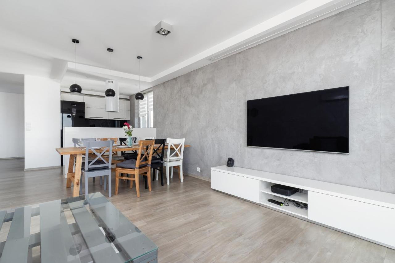 Avia Apartment Three Bedroom Two Balcony Ac & Parking By Noclegi Renters Krakkó Kültér fotó