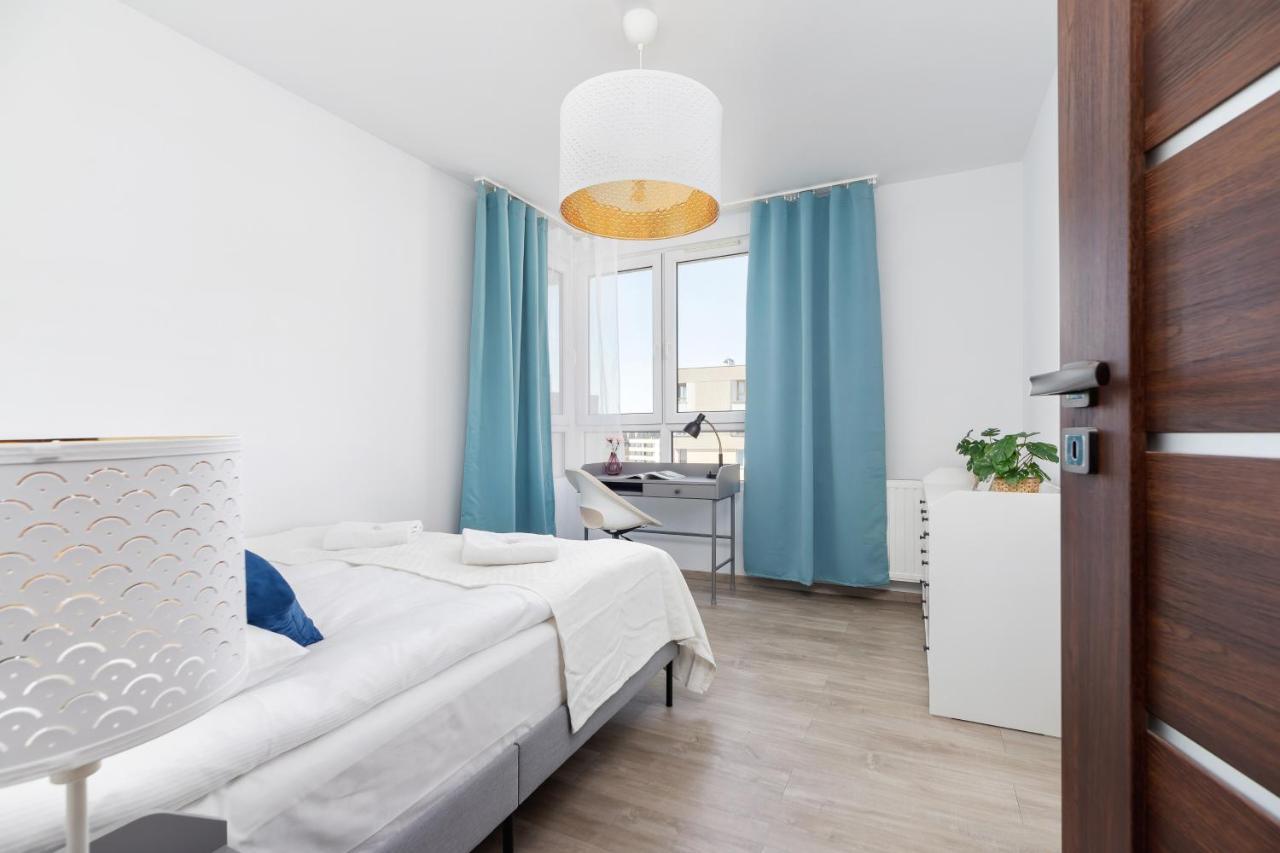 Avia Apartment Three Bedroom Two Balcony Ac & Parking By Noclegi Renters Krakkó Kültér fotó