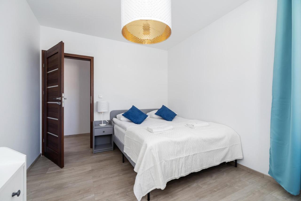 Avia Apartment Three Bedroom Two Balcony Ac & Parking By Noclegi Renters Krakkó Kültér fotó