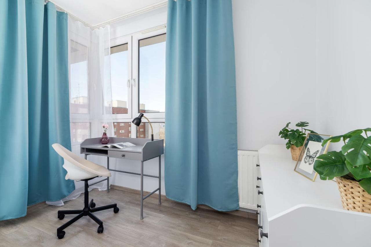 Avia Apartment Three Bedroom Two Balcony Ac & Parking By Noclegi Renters Krakkó Kültér fotó