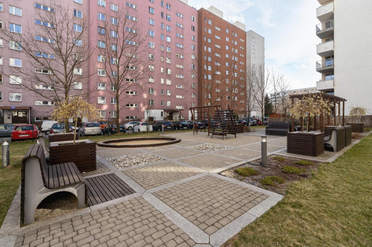 Avia Apartment Three Bedroom Two Balcony Ac & Parking By Noclegi Renters Krakkó Kültér fotó